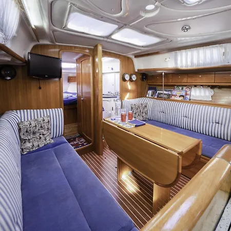 Πλωτό κατάλυμα Barco As